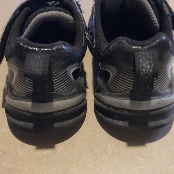 Boys Size 11 running shoes - Picture 7 of 10